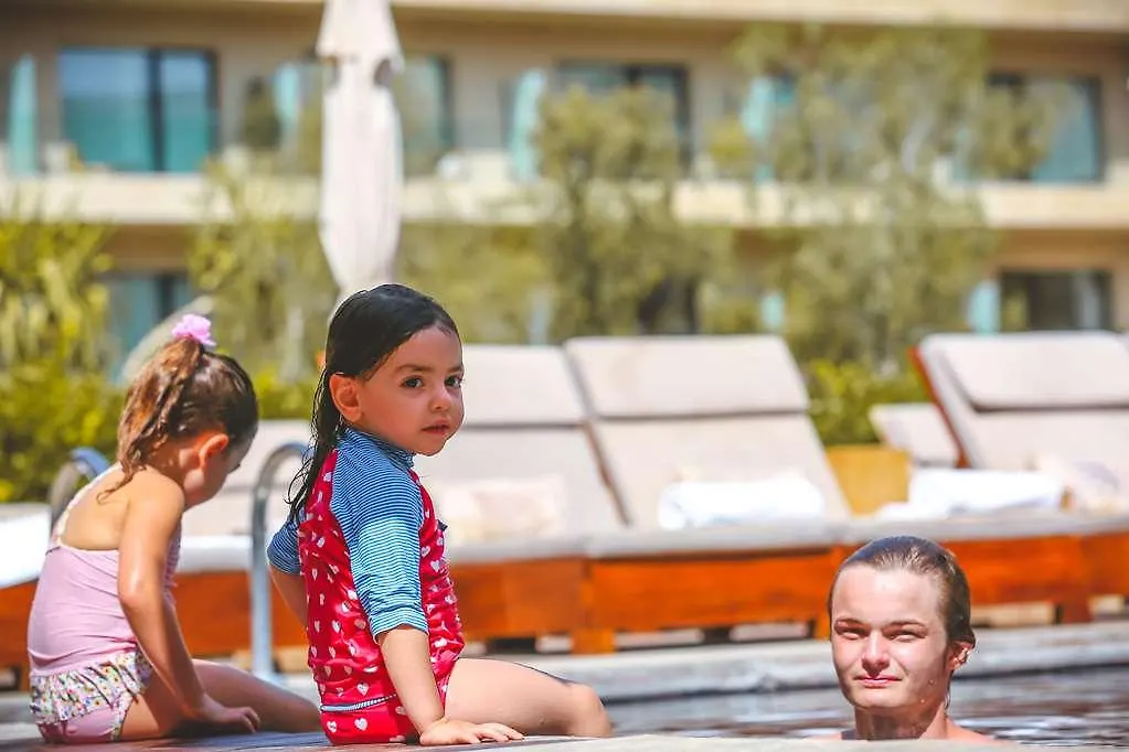 فندق راديسون بلو مراكش، كار إيدن